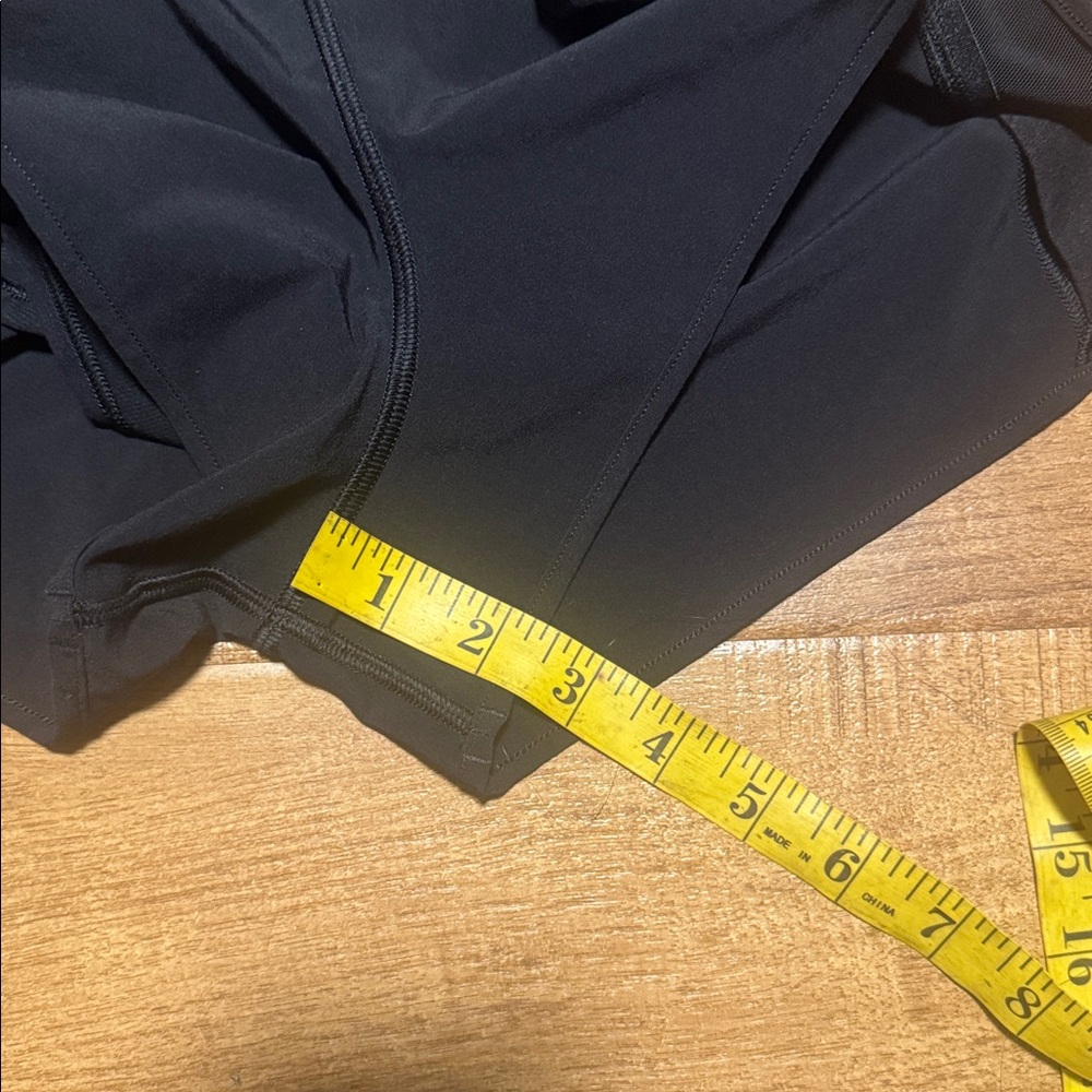 Lululemon Hotty Hot  Short 2.5 Mesh
Black - Picture 5 of 6